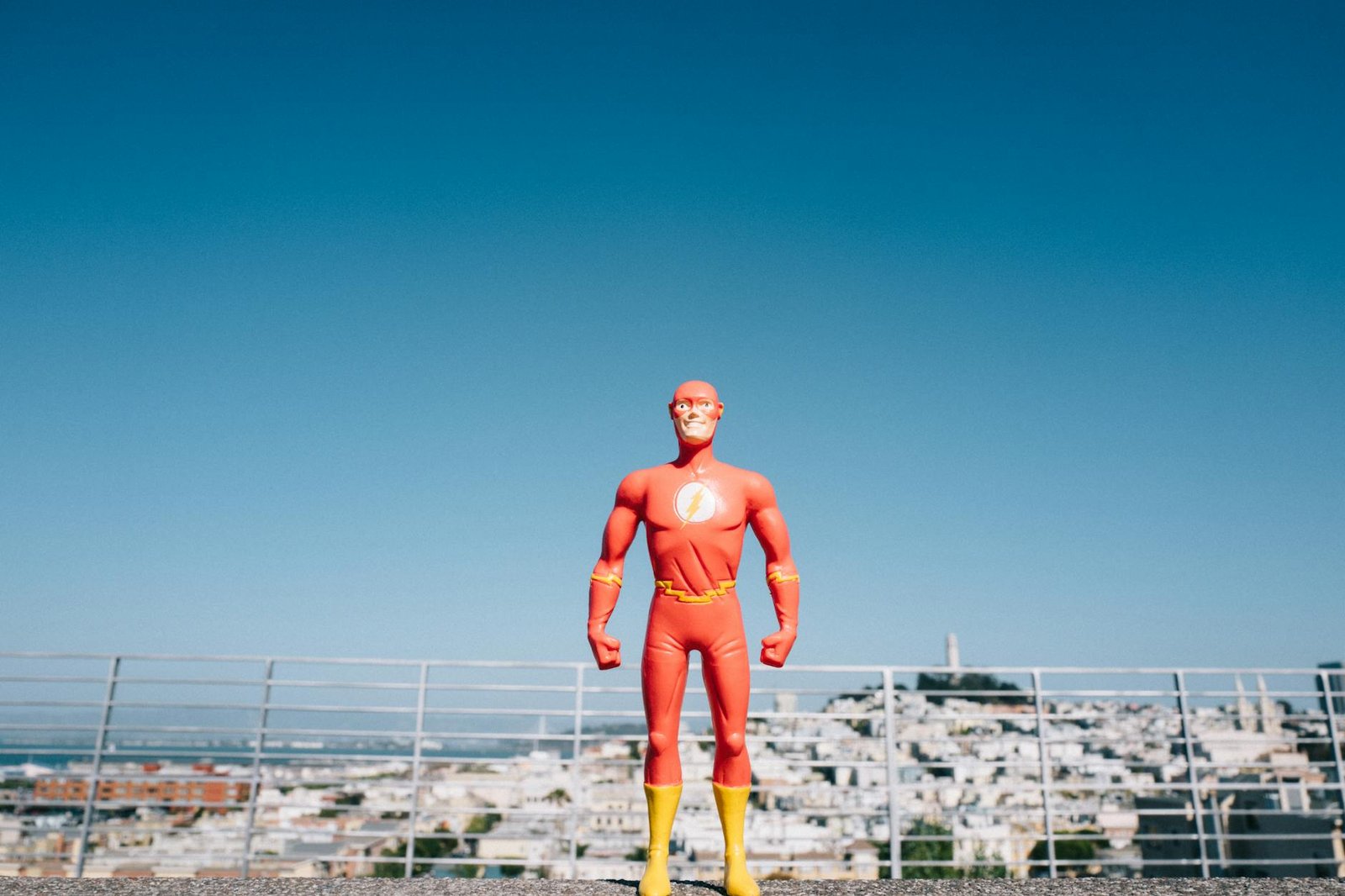 Para encontrar a melhor adaptação de quadrinhos para filmes de ação, é essencial considerar a fidelidade ao material original