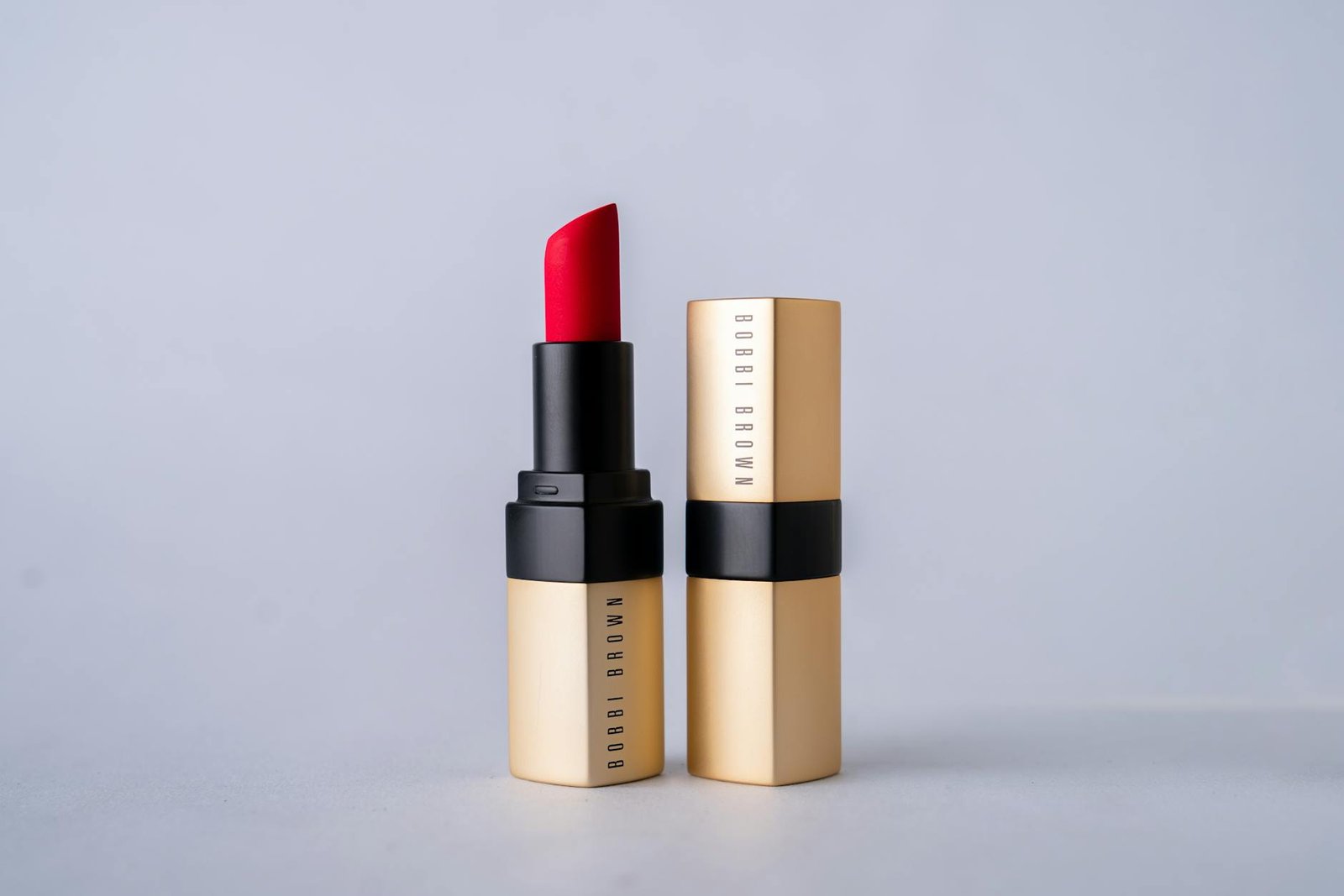 Para comprar batom matte longa duração, você pode encontrar excelentes opções em grandes lojas de departamento, e-commerces e