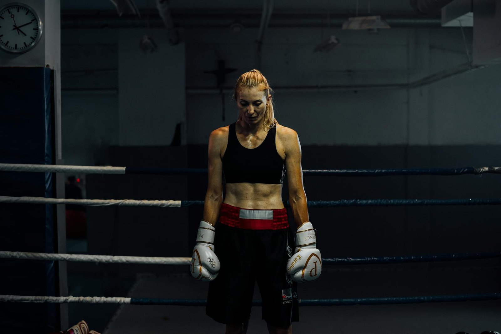 Para o papel das mulheres nos esportes, observamos uma evolução notável de superação e conquistas, desafiando barreiras histó