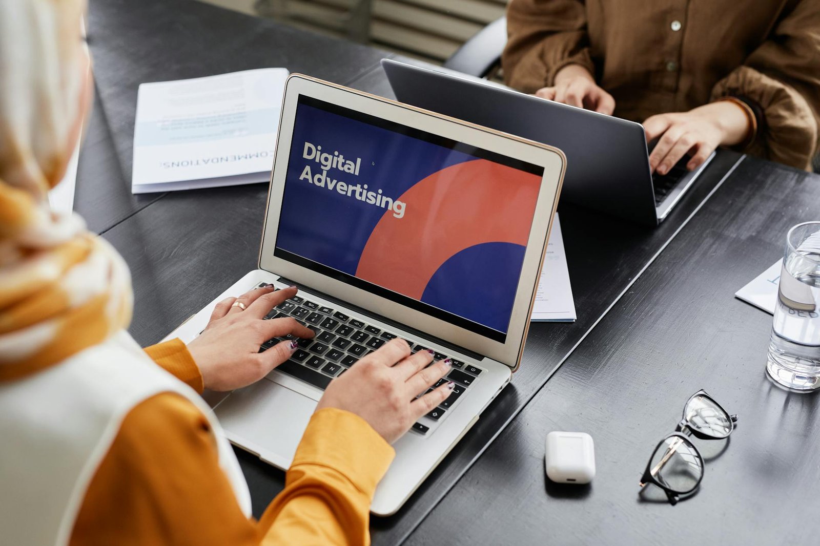 Storytelling em Marketing: O Guia Definitivo para Contar Histórias que Vendem e Conectam — storytelling em marketing como con